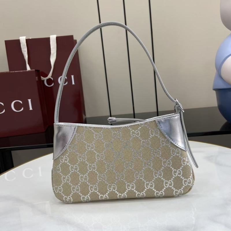 Сумка Gucci с монограммой и серебристыми вставками