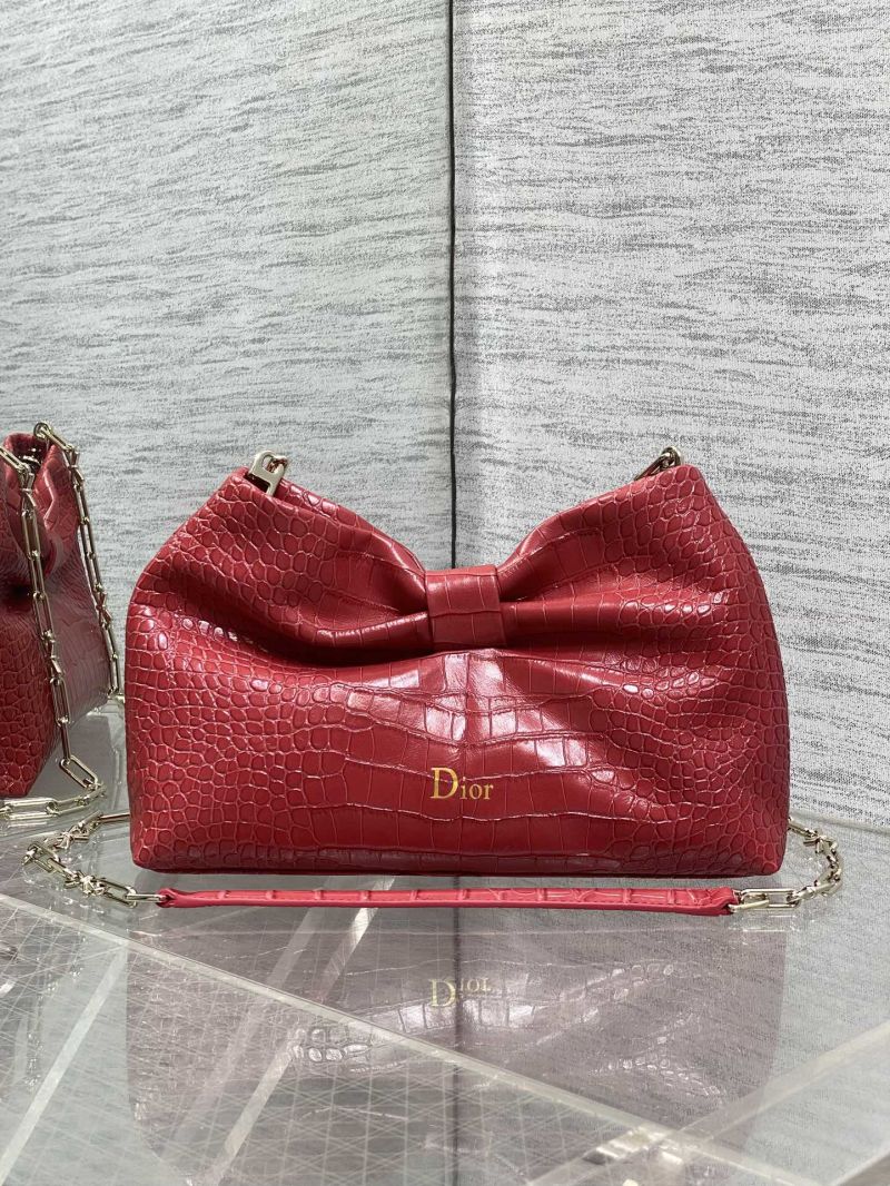 Красная сумка Dior с бантом