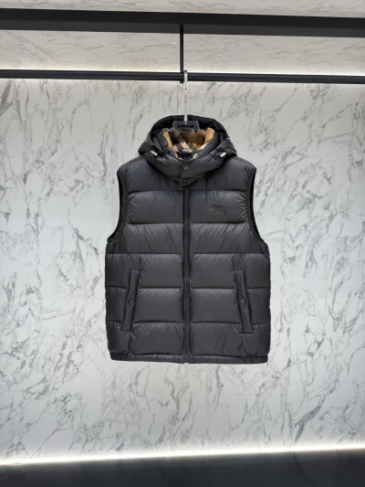 Жилеты Burberry