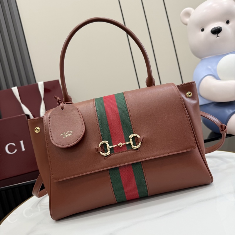Дамская кожаная сумка Gucci с пряжкой