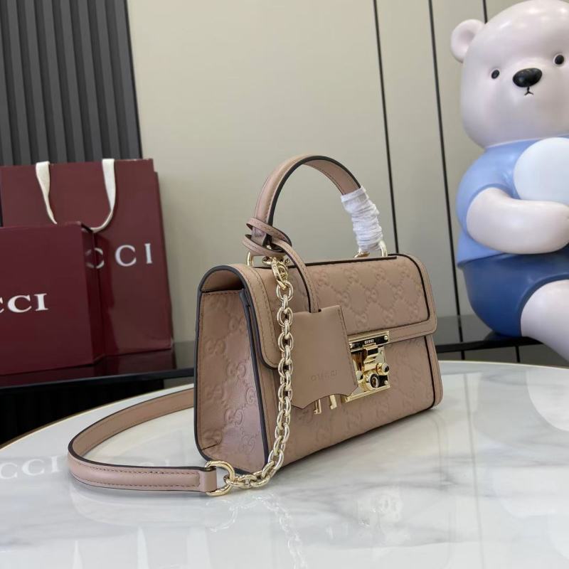 Сумка Gucci с замком и цепочкой