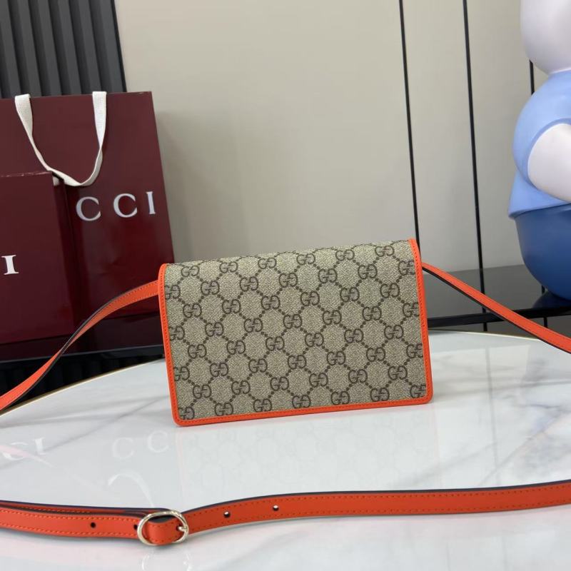 Сумка-клатч Gucci с монограммой и ремнем