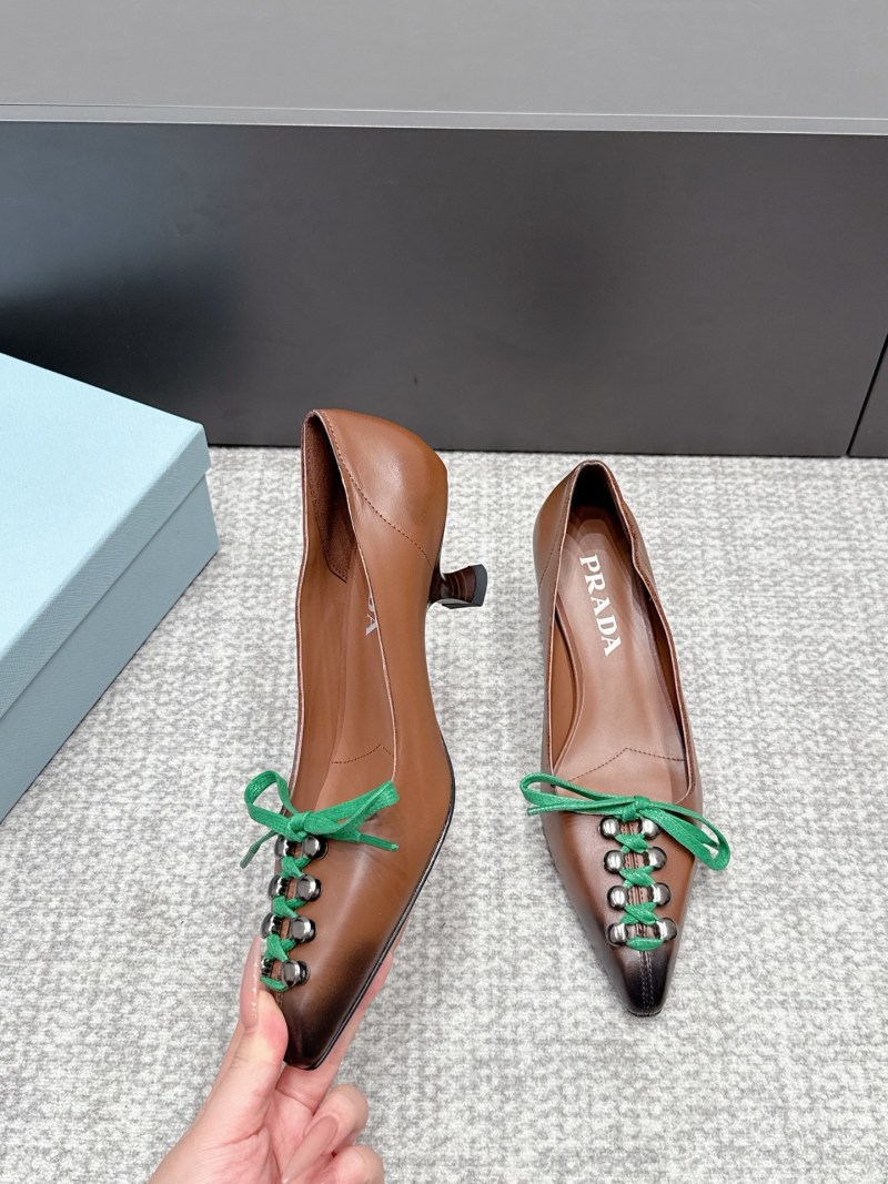 Женские туфли с декоративной шнуровкой Prada