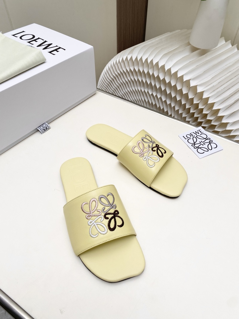 Женские шлепанцы Loewe с аппликацией