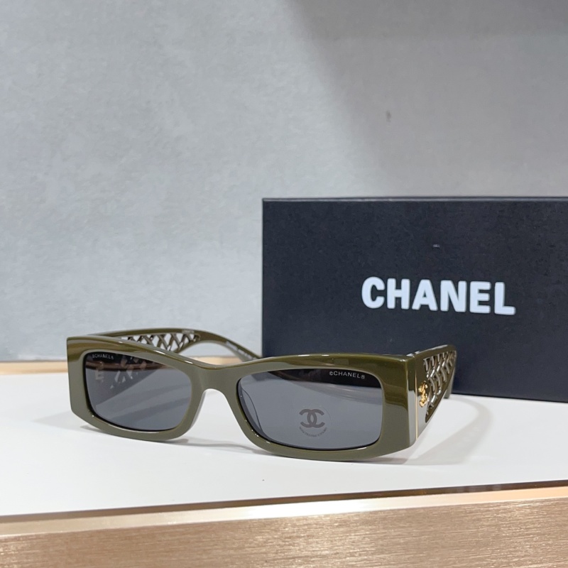 Солнцезащитные очки Chanel белые с желтыми линзами