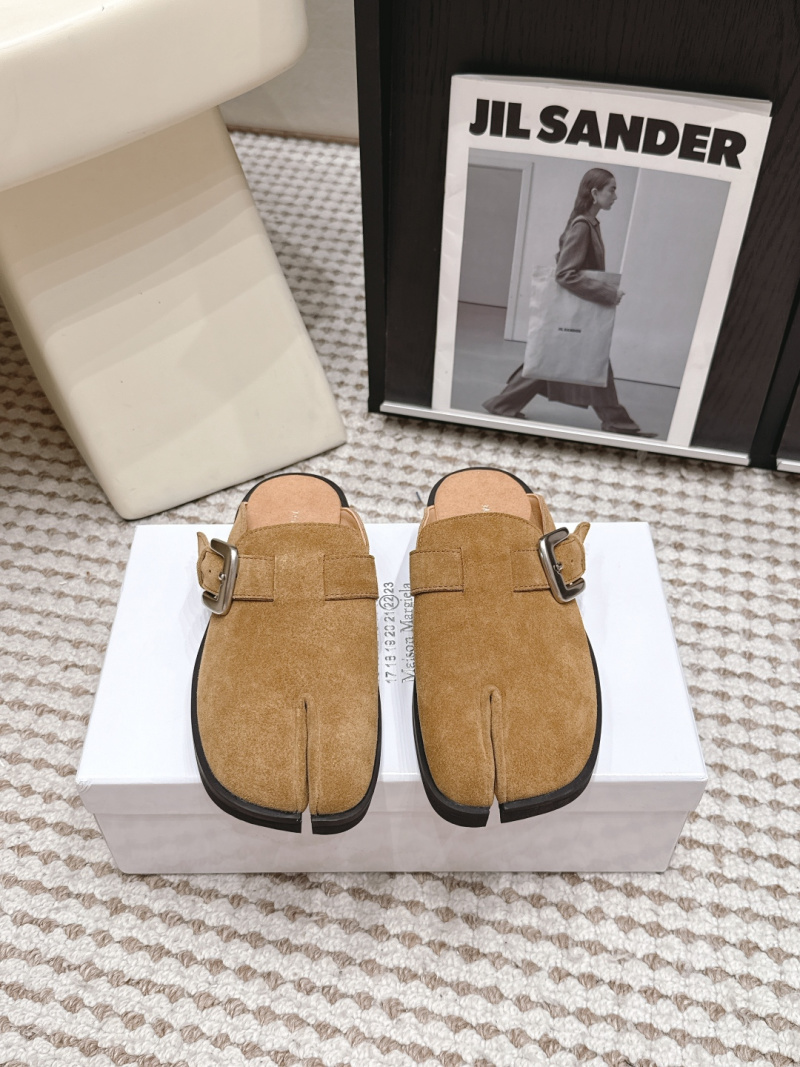 Женские тапочки-мюли из нубука с ремешком на пряжке Maison Margiela