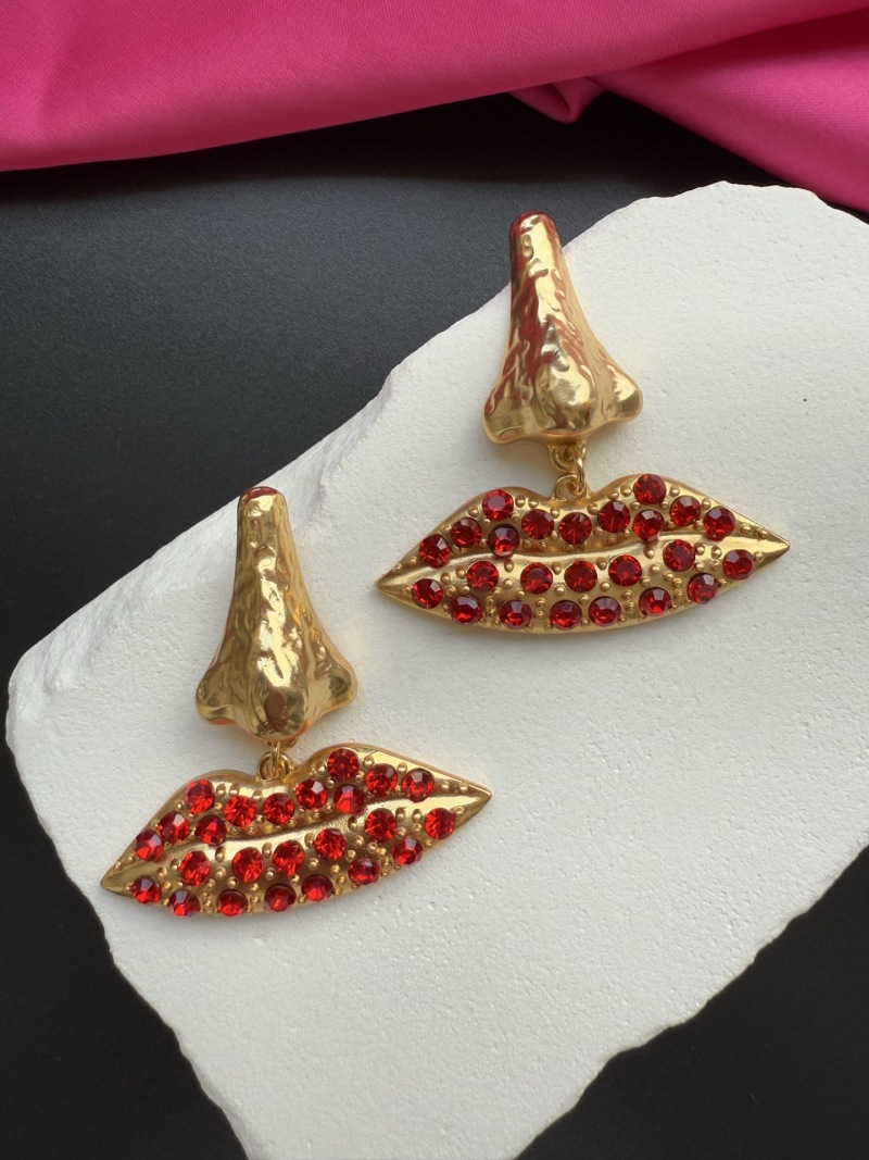 Серьги в виде губ с кристаллами Schiaparelli