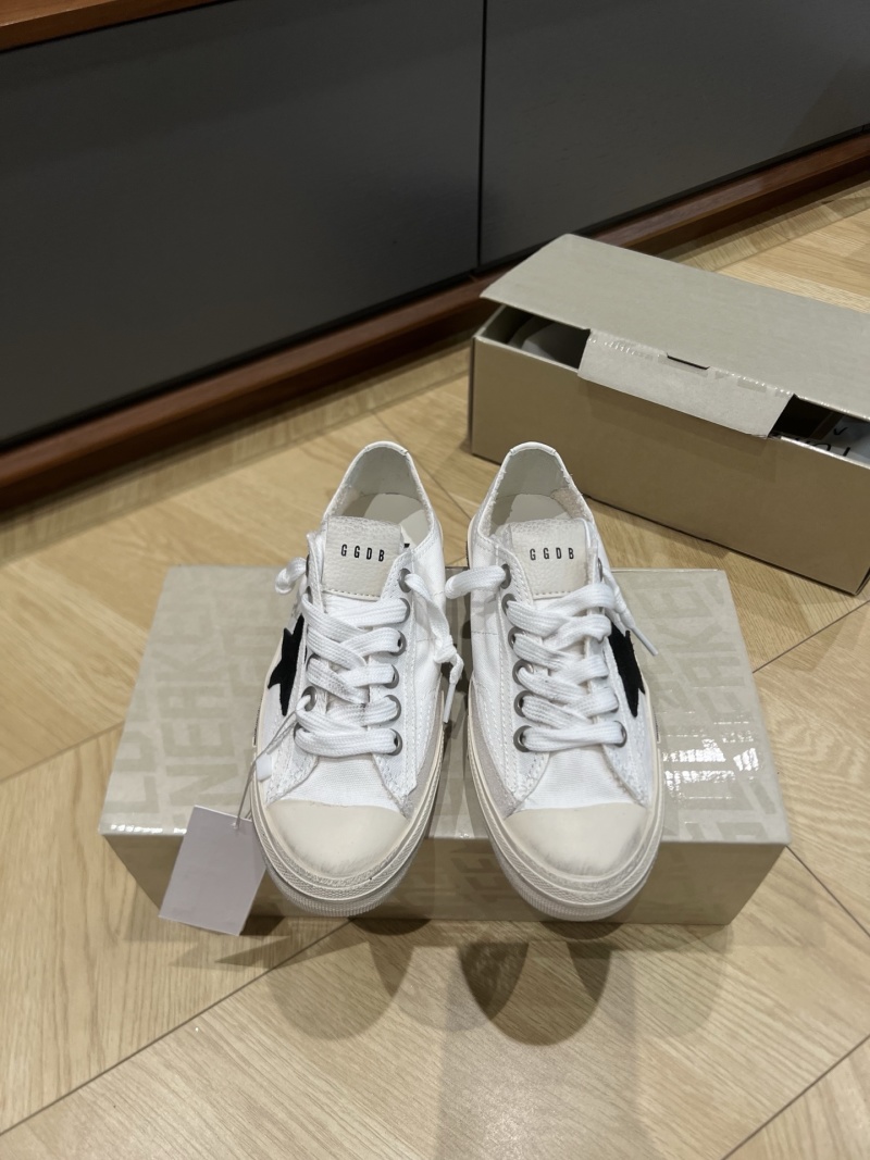 Женские кроссовки Golden Goose с звездой