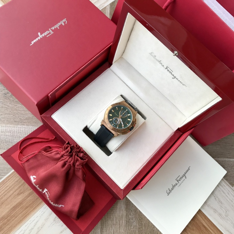 Часы Ferragamo
