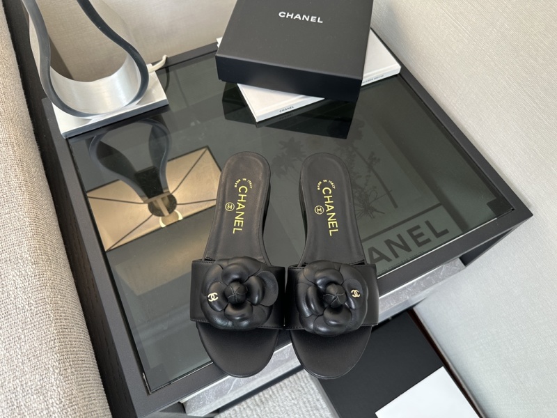 Черные кожаные мюли Chanel с цветком