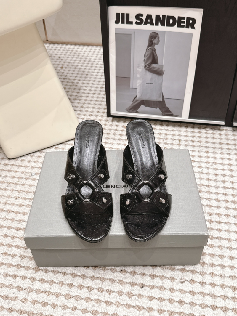 Женские черные кожаные мюли с металлическими заклепками Balenciaga