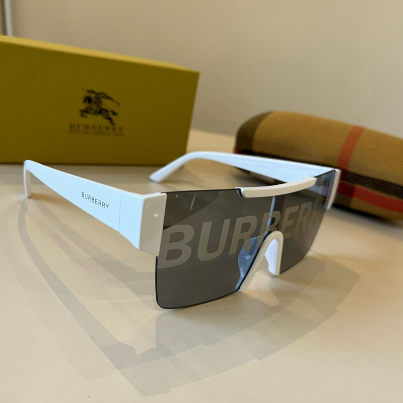 Солнцезащитные очки Burberry BE4291