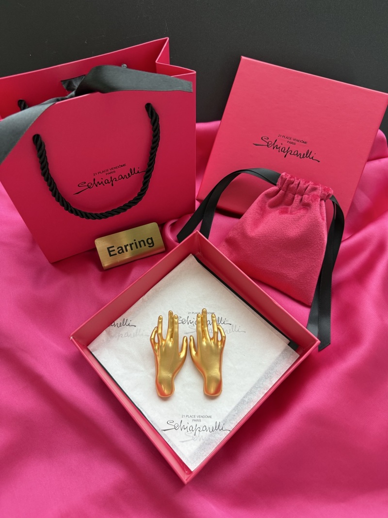 Серьги в виде рук Schiaparelli