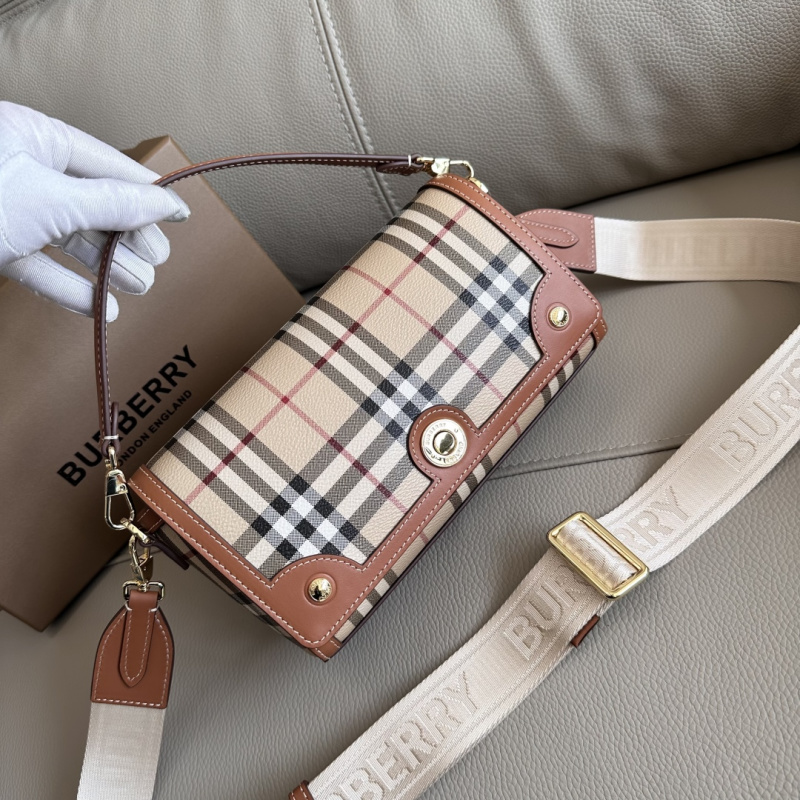 Женская сумка Burberry с клетчатым узором и кожаной отделкой