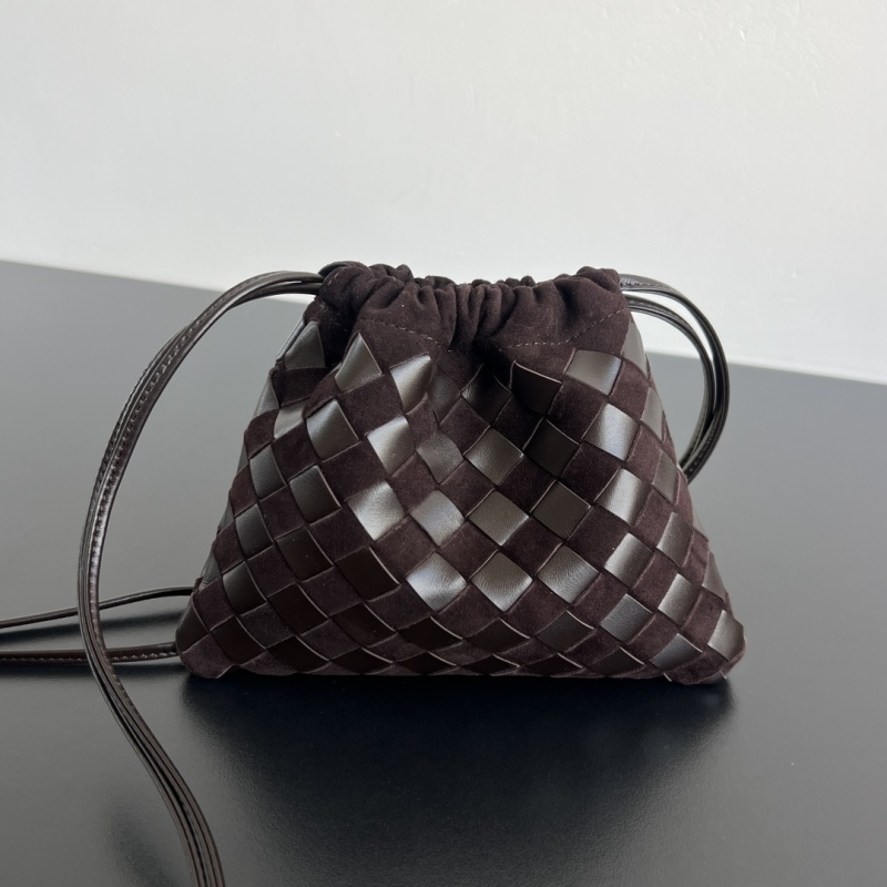 Сумка Bottega Veneta Dustbag из замши и кожи