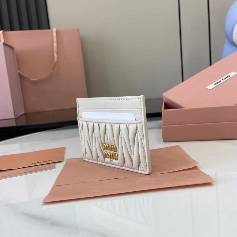 Картхолдер Miu Miu белый с логотипом