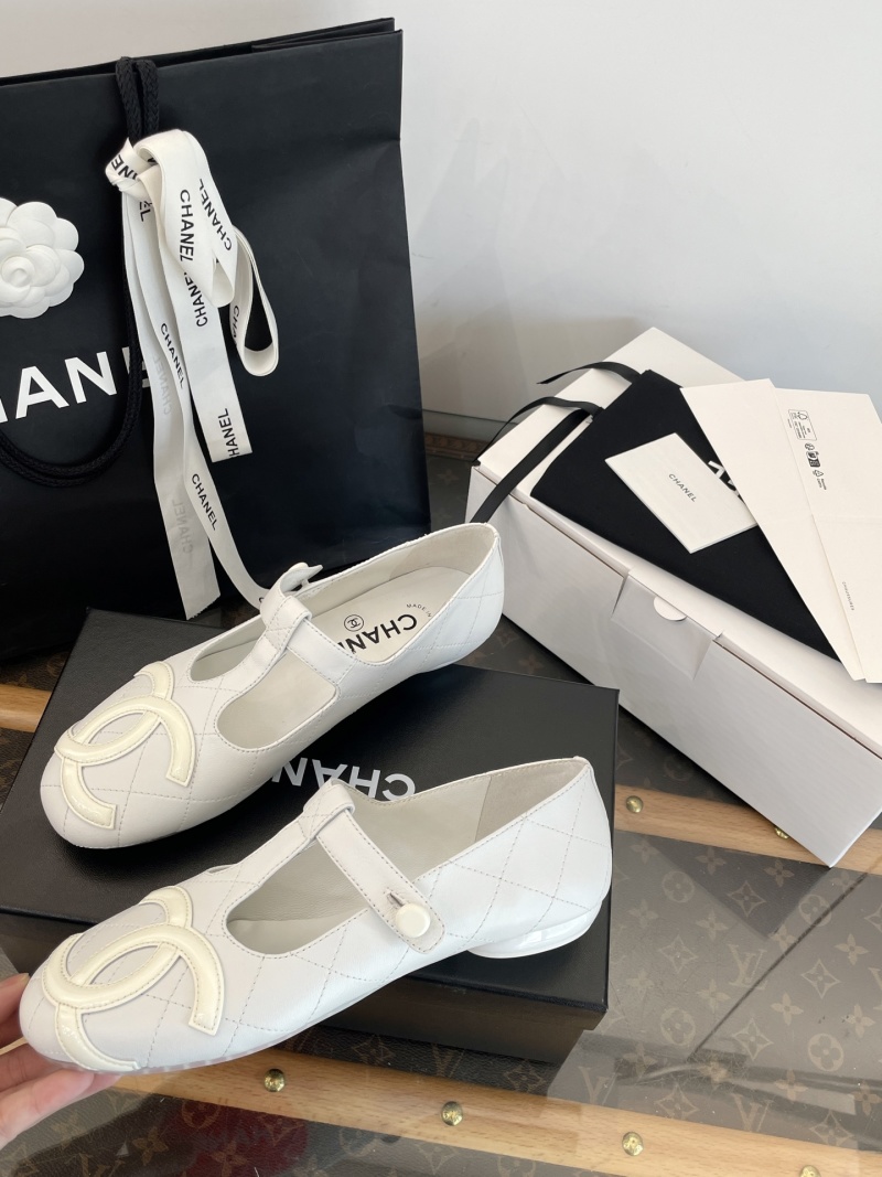 Женские белые туфли с логотипом и Т-образным ремешком Chanel