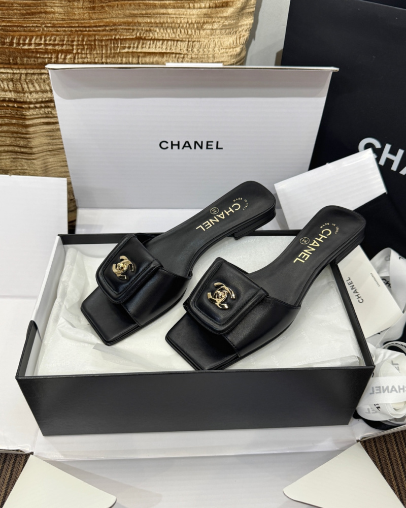 Сандалии Chanel черные с логотипом