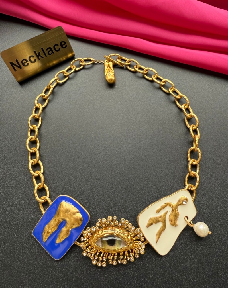 Колье Schiaparelli с декоративными элементами