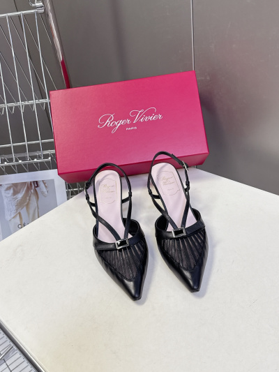 Черные женские туфли Roger Vivier