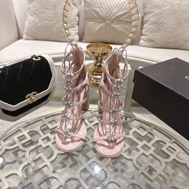 Женские розовые сандалии на каблуке с декором Chanel