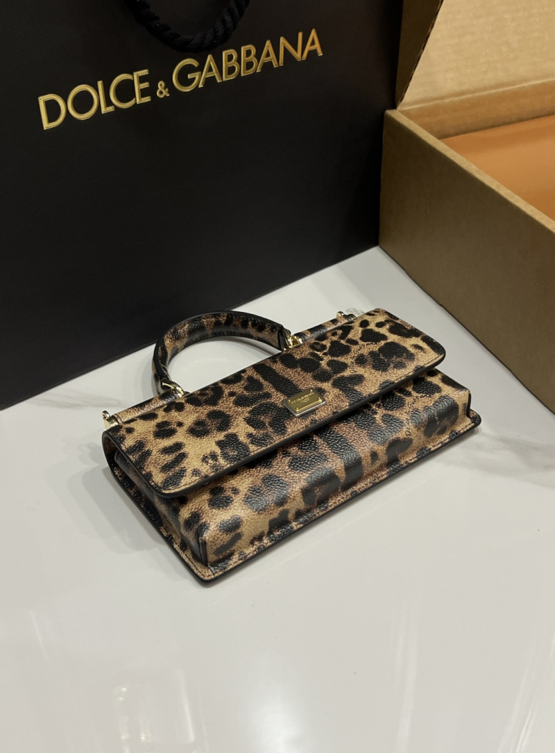 Сумка Dolce & Gabbana с леопардовым принтом