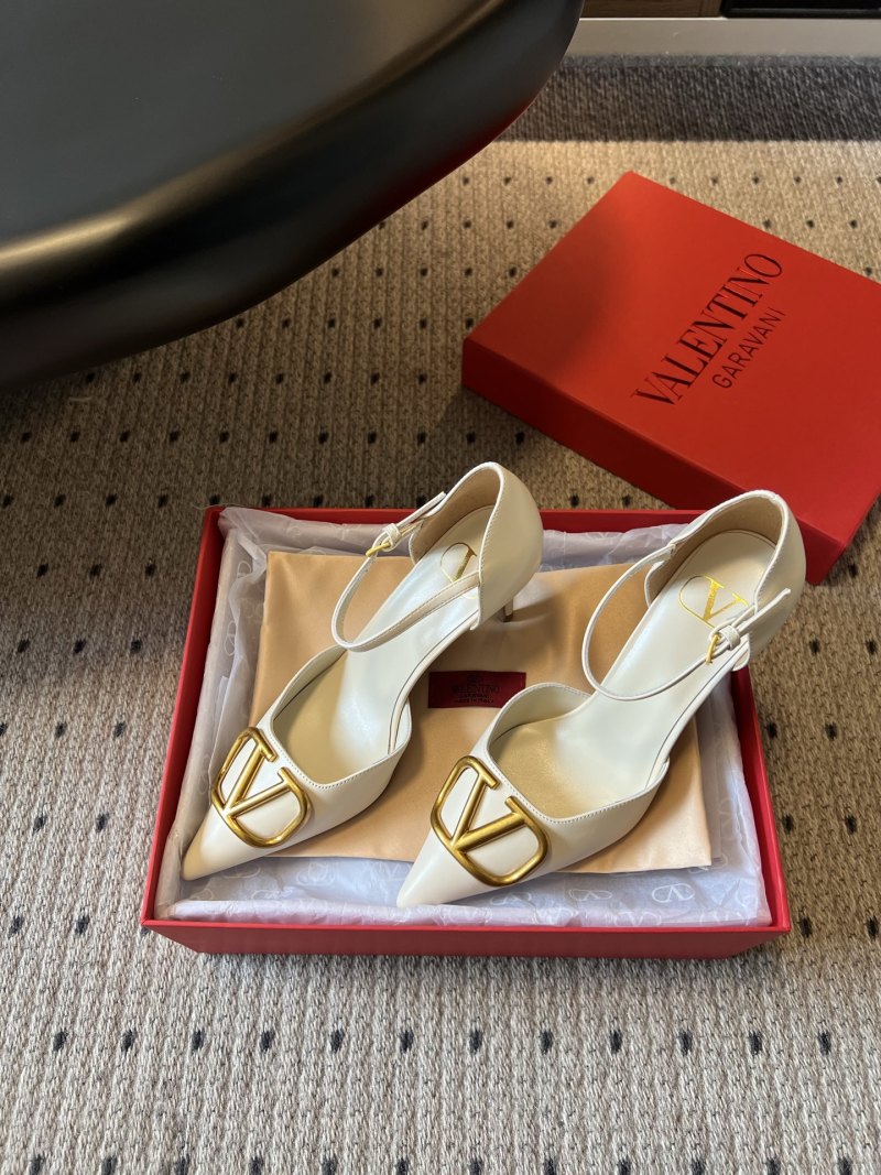Женские туфли Valentino с золотым V-замком Valentino Garavani