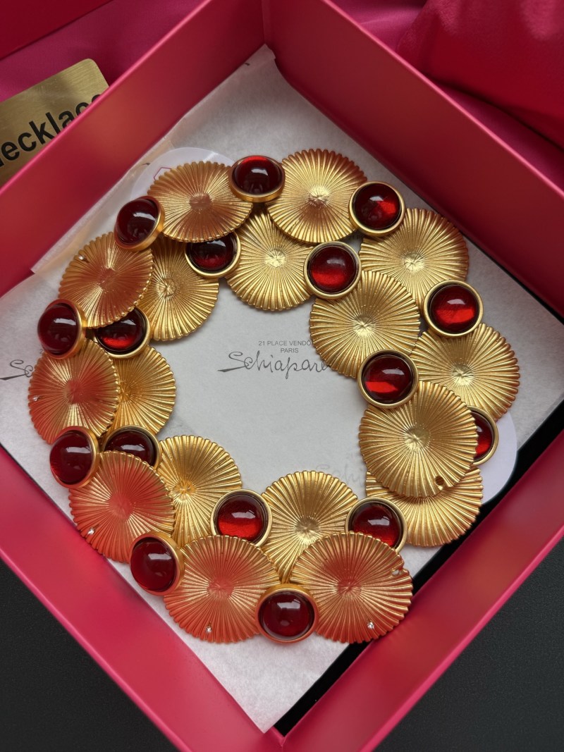Набор бус с красными камнями Schiaparelli