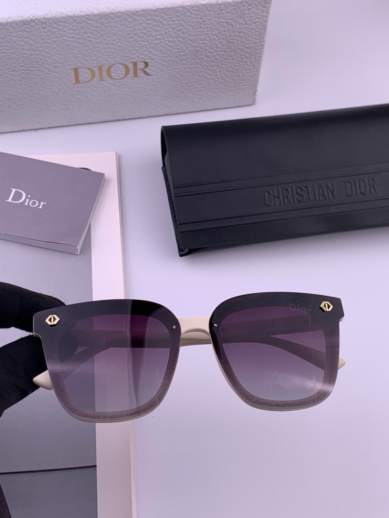 Женские солнцезащитные очки Dior квадратной формы