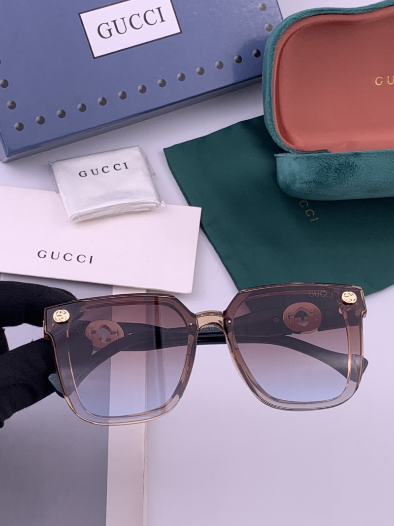 Солнцезащитные очки Gucci квадратные