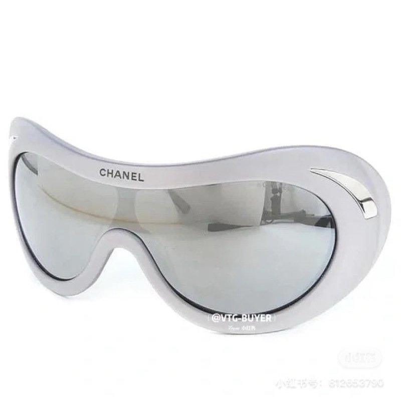 Стильные белые солнцезащитные очки в широкой оправе Chanel