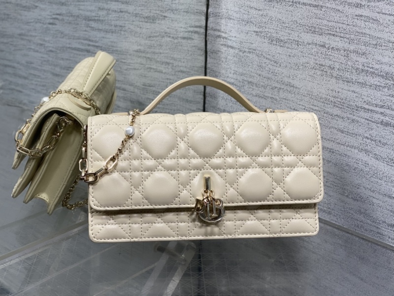 Сумка Dior бежевая