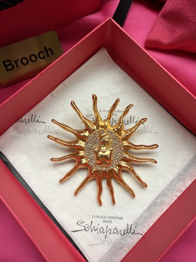 Брошь в виде солнца с кристаллами Schiaparelli