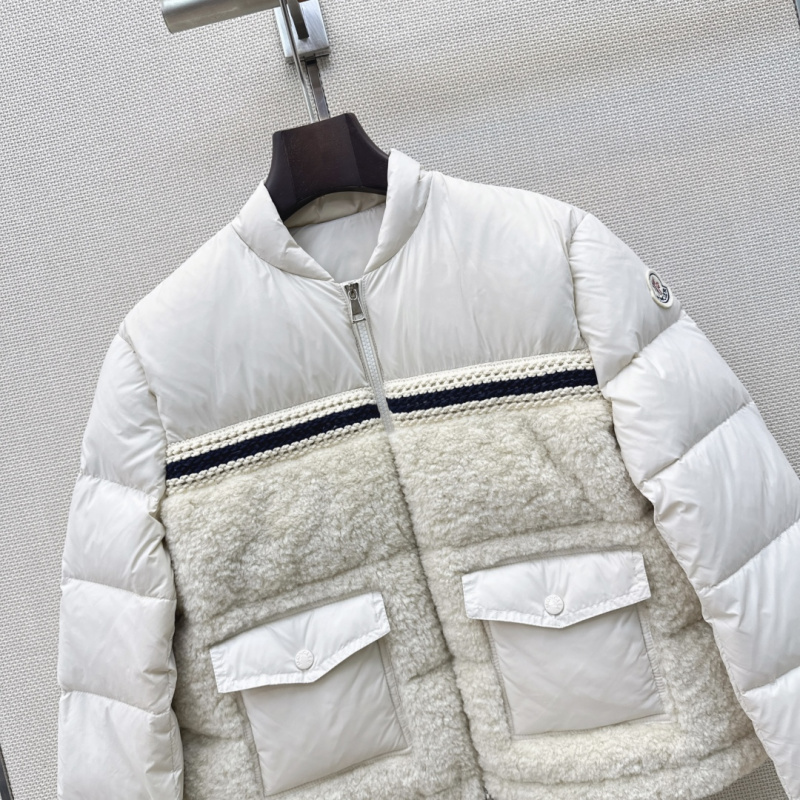 Зимняя куртка с утеплителем и меховой вставкой Moncler