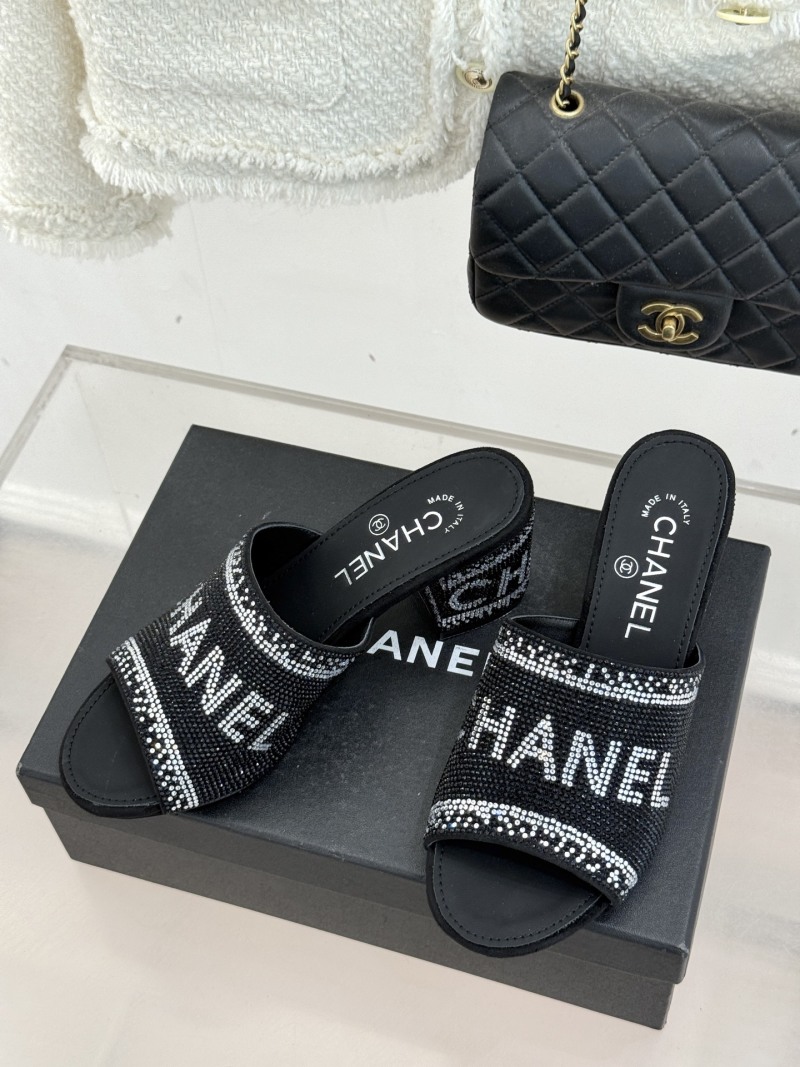 Чёрные мюли с водрузными элементами Chanel