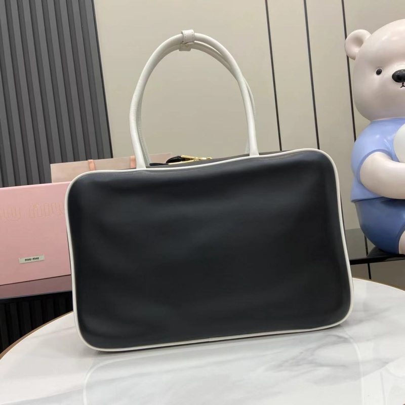 Сумка Miu Miu черная с белой окантовкой