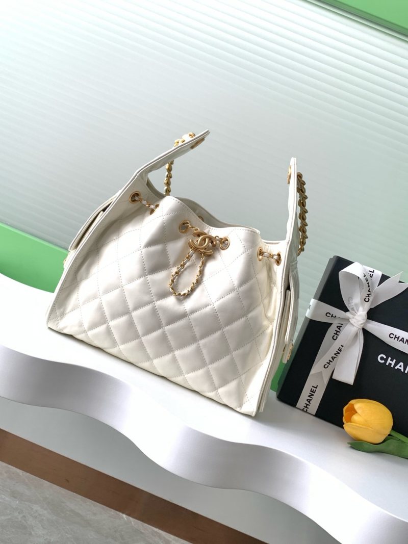 Женская сумка через плечо белого цвета Chanel