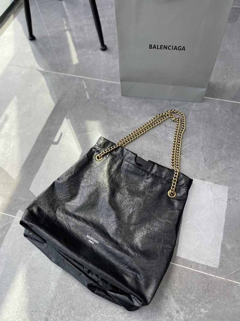 Чёрная сумка Balenciaga с цепочкой