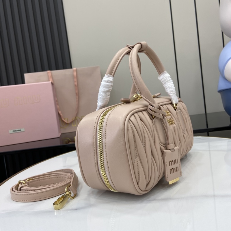 Сумка Miu Miu с ручками и ремнем