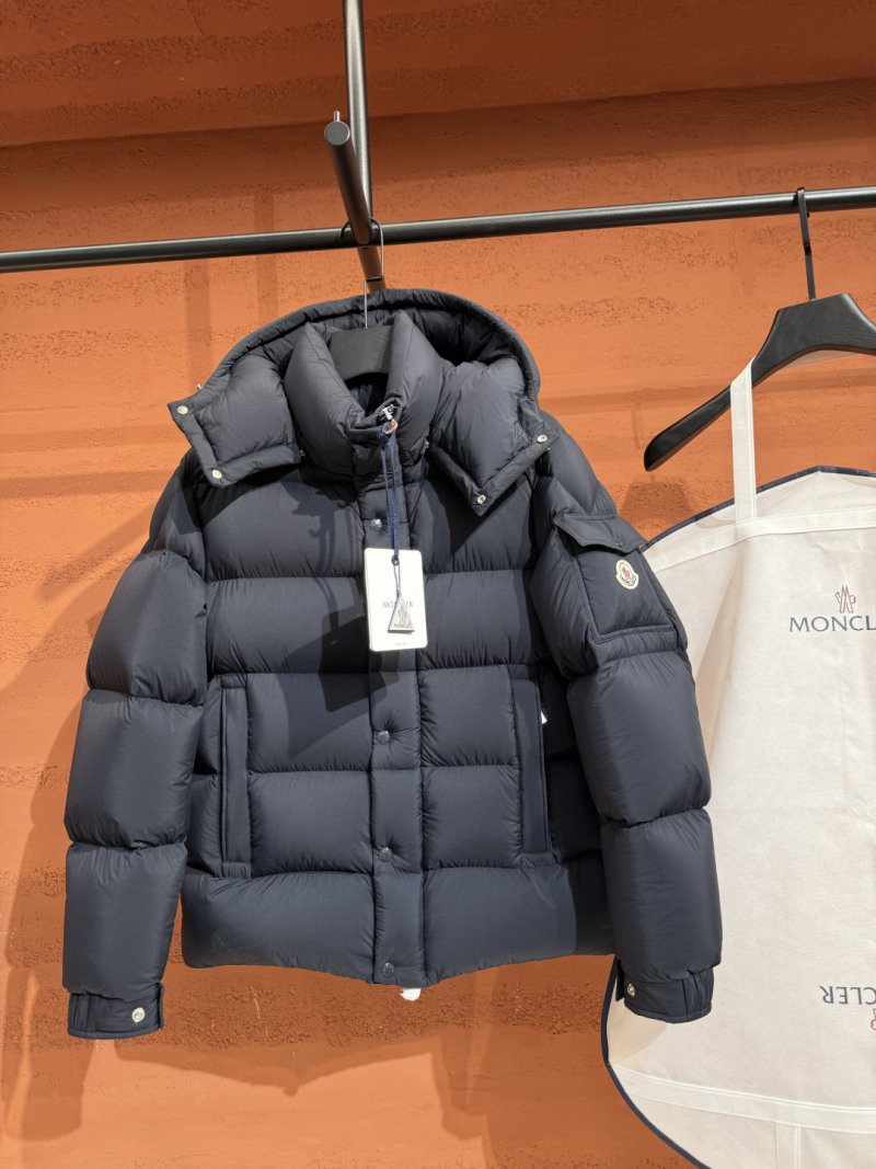 Пуховик Moncler