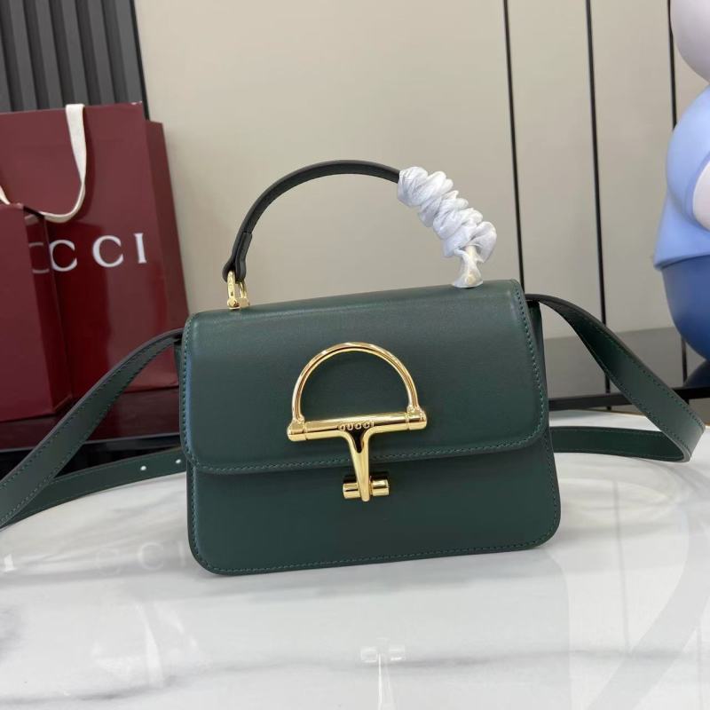 Женская сумка Gucci с золотой фурнитурой