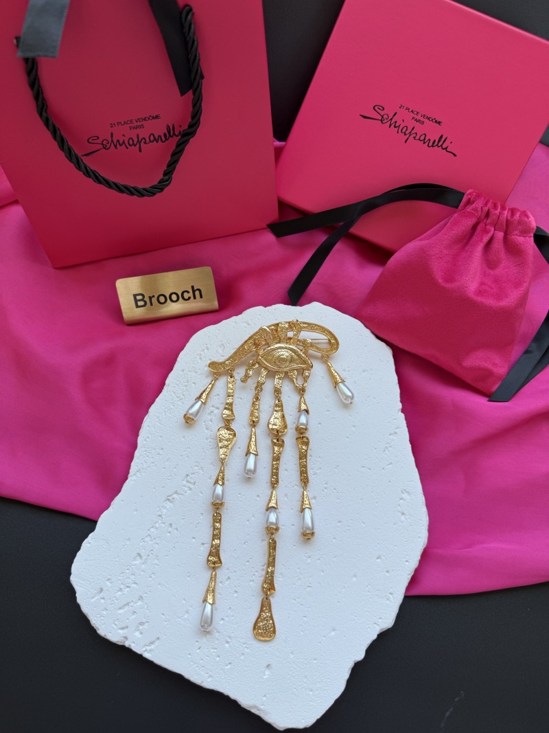 Брошь с глазом и жемчугом Schiaparelli
