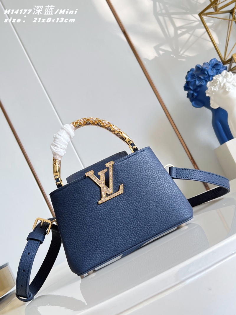Синяя сумка Louis Vuitton Capucines