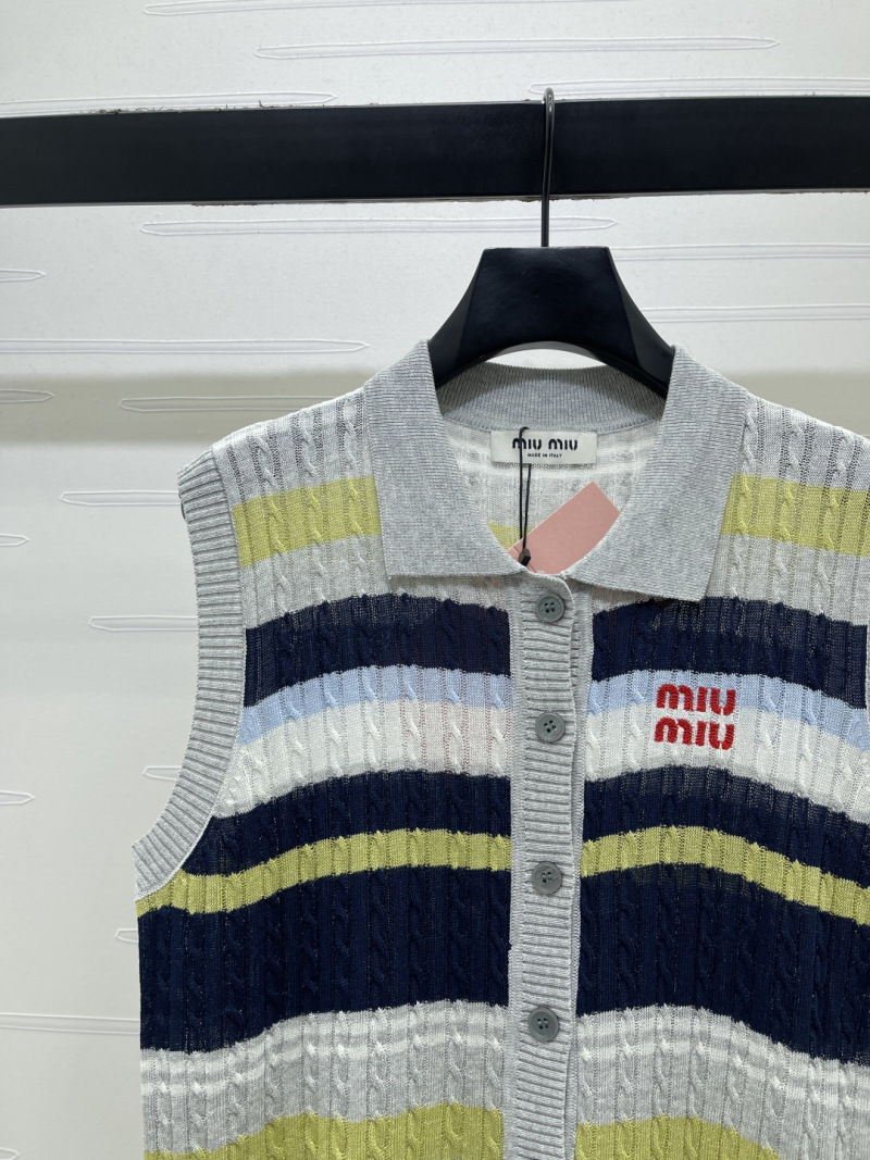 Женская вязаная жилетка Miu Miu с воротником и пуговицами