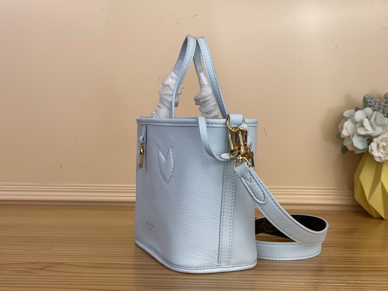 Сумка Louis Vuitton Neverfull с обратной стороны