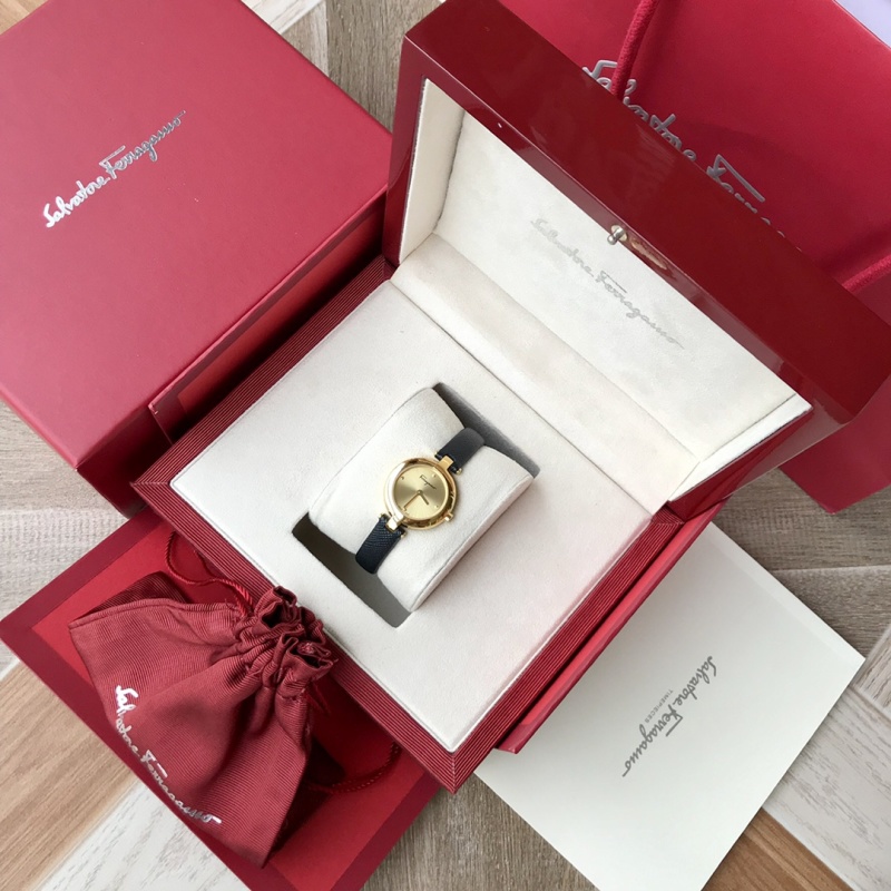 Часы Ferragamo