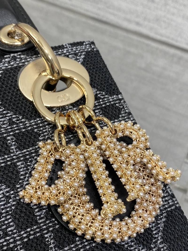 Сумка Dior Lady Dior с брелоком