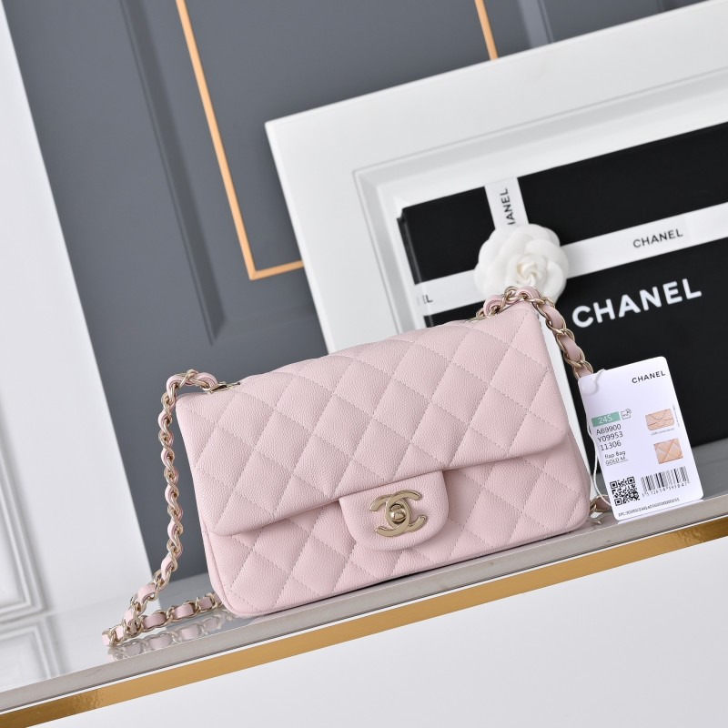 Розовая сумка Chanel Classic Flap с золотой фурнитурой