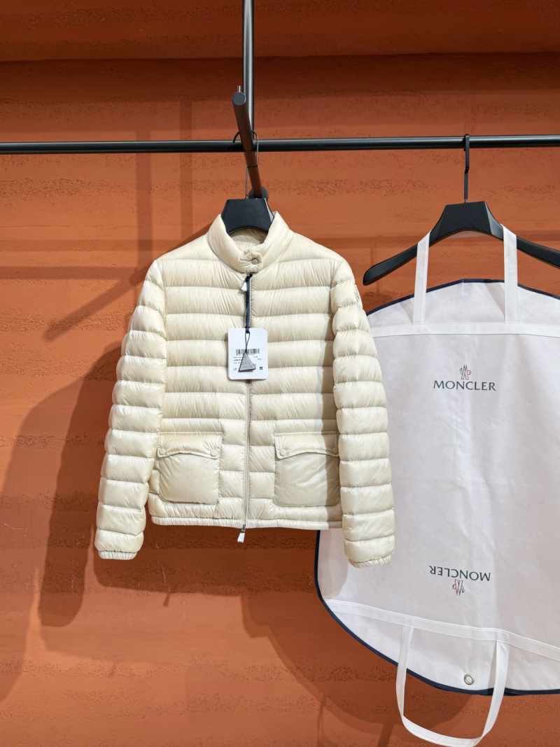 Пуховик Moncler