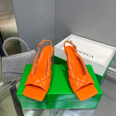 Женские оранжевые босоножки Bottega Veneta с квадратным носком